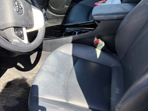 Used 2018 Toyota Prius Four w/ Advanced Technology Package image 6