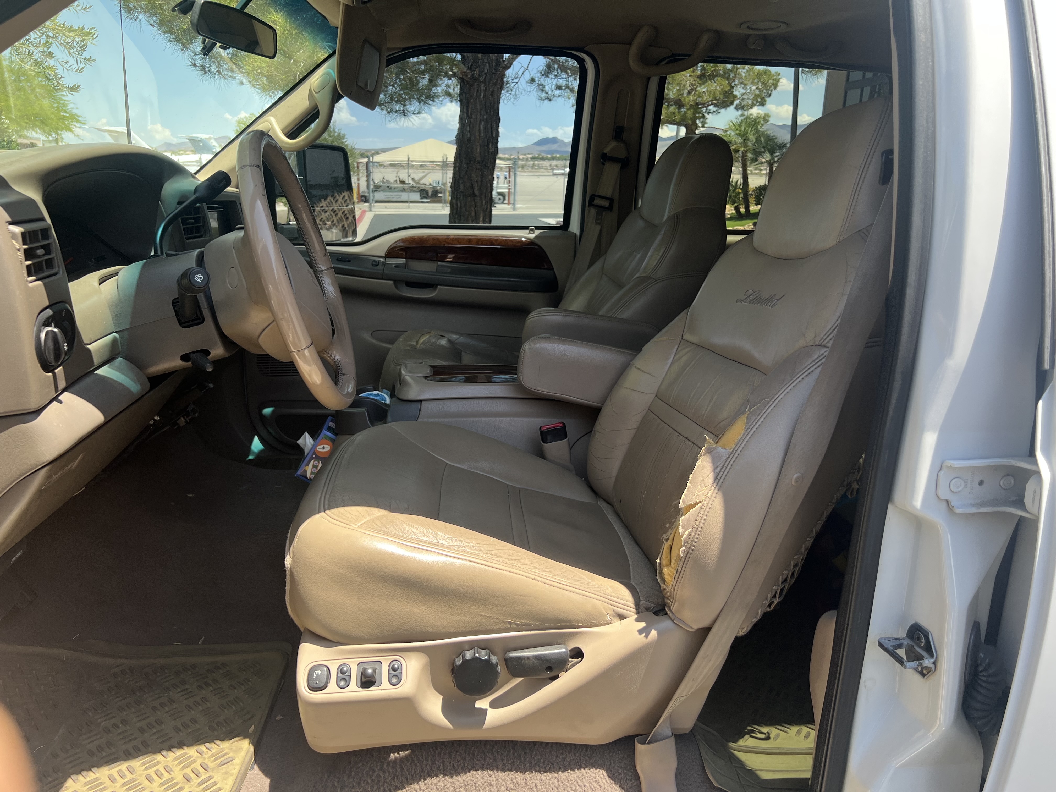 Used 2000 Ford Excursion Limited AWD/4WD image 8