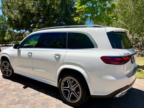 Used 2024 Mercedes-Benz GLS 450 4MATIC image 9