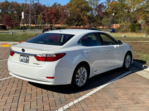 Used 2014 Lexus ES 300h image 6