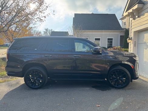 Used 2023 Cadillac Escalade Premium Luxury image 1