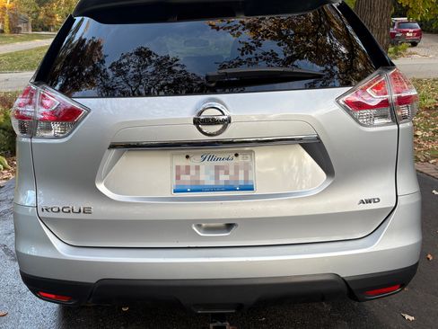 Used 2015 Nissan Rogue S w/ S Family Package image 8