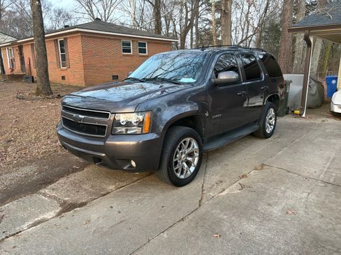 Used 2010 Chevrolet Tahoe LT w/ Luxury Package image 2