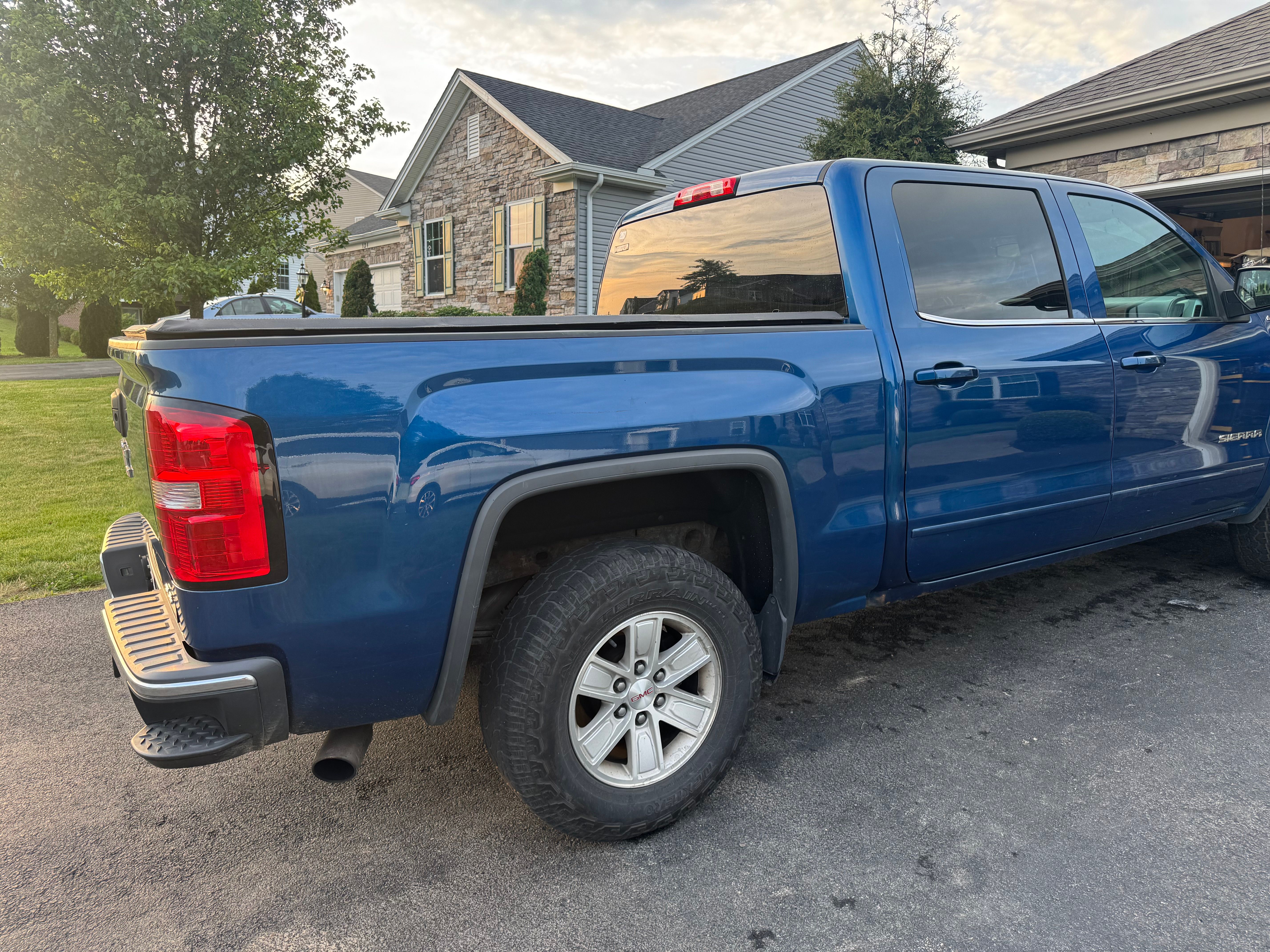 Used 2015 GMC Sierra 1500 SLE w/ SLE Value Package AWD/4WD image 6