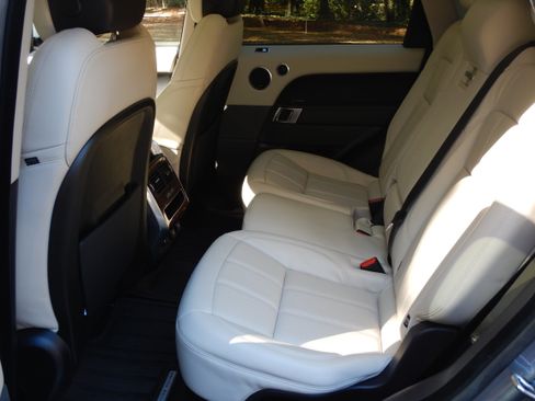 Used 2019 Land Rover Range Rover Sport HSE image 5