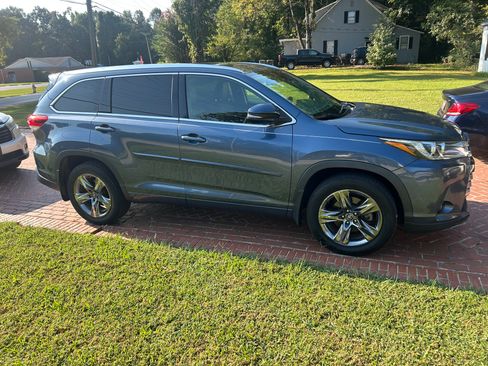 Used 2017 Toyota Highlander Limited Platinum AWD/4WD image 5
