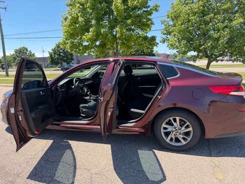 Used 2019 Kia Optima LX FWD image 6