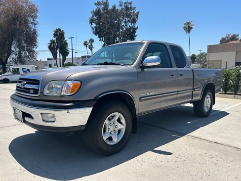 Used 2000 Toyota Tundra SR5 RWD image 1