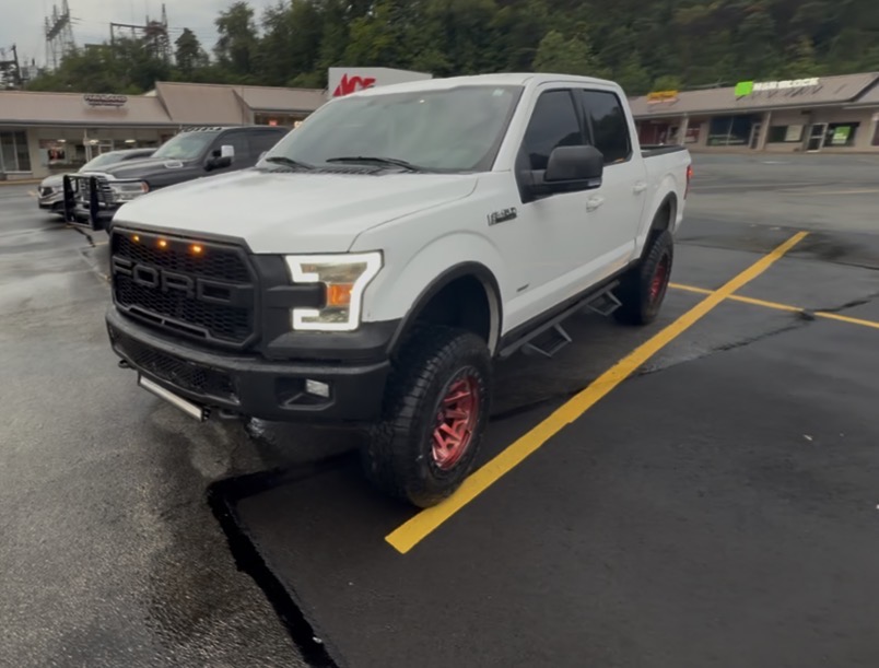 Used 2017 Ford F150 XLT w/ Equipment Group 302A Luxury AWD/4WD image 2