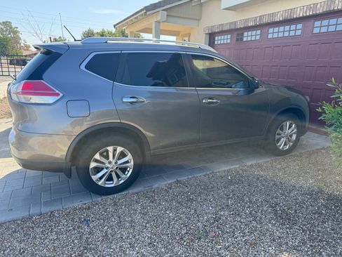 Used 2016 Nissan Rogue SV image 4