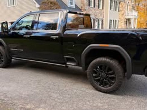 Used 2021 GMC Sierra 2500 Denali w/ Denali Black Diamond Edition image 6