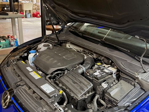 Used 2024 Volkswagen Golf R image 8