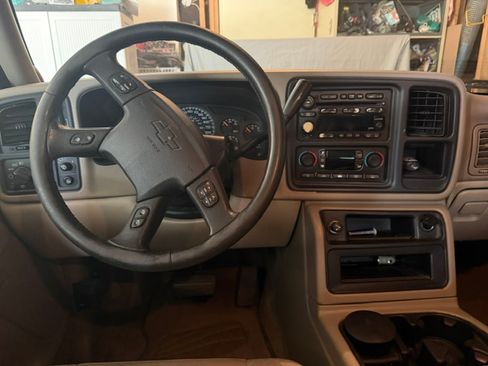 Used 2004 Chevrolet Tahoe LT w/ LT Preferred Equipment Group AWD/4WD image 6