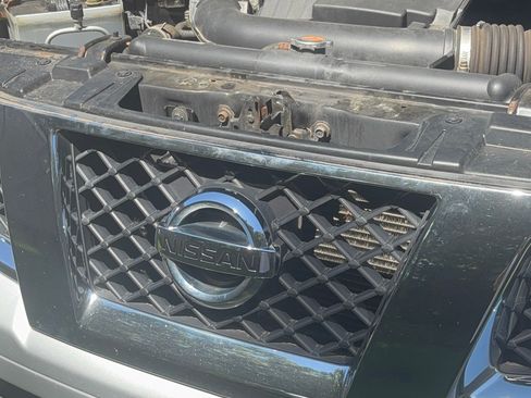Used 2014 Nissan Frontier SV AWD/4WD image 11