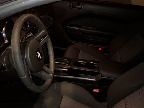 Used 2007 Ford Mustang Deluxe Convertible image 11