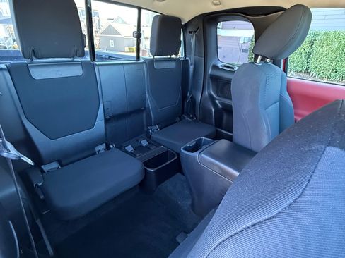 Used 2016 Toyota Tacoma SR5 image 13