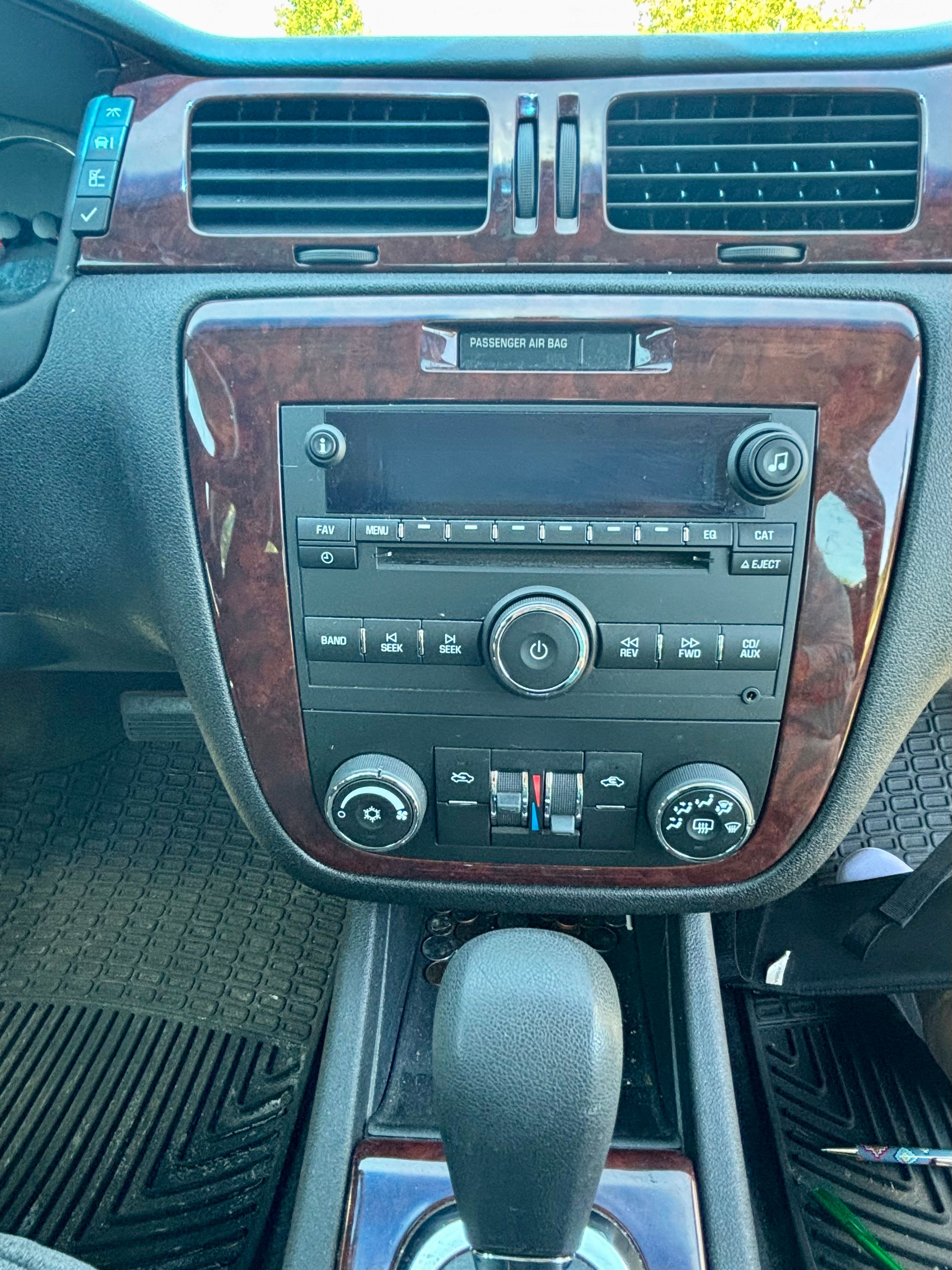 Used 2009 Chevrolet Impala LT FWD image 11