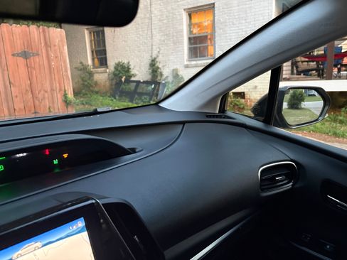 Used 2017 Toyota Prius Prime Premium image 19