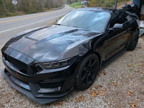 Used 2017 Ford Mustang Shelby GT350R w/ GT350R Equipment Group 920A image 2
