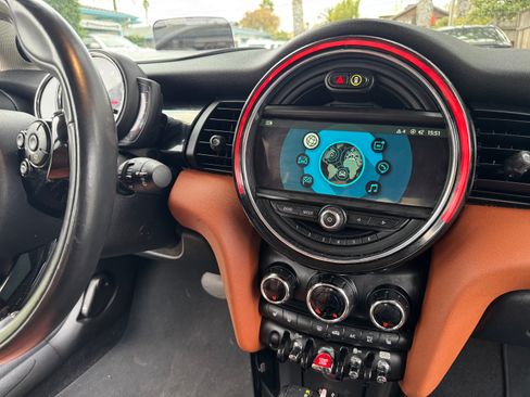 Used 2019 MINI Cooper S image 17