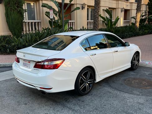 Used 2017 Honda Accord Sport image 6