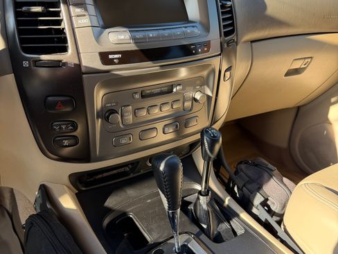 Used 2004 Toyota Land Cruiser image 9