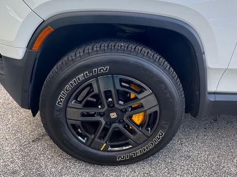 Used 2022 Rivian R1S Launch Edition image 12