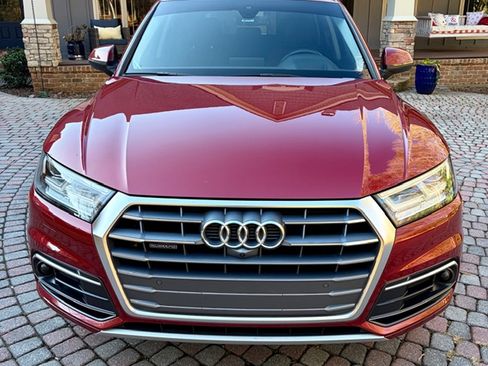 Used 2018 Audi Q5 Prestige w/ Prestige Package image 2