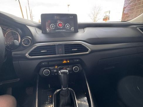 Used 2017 MAZDA CX-9 Touring image 16