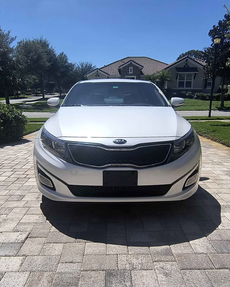 Used 2015 Kia Optima LX w/ LX Convenience Plus Package FWD image 1