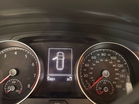 Used 2018 Volkswagen Golf S FWD image 4