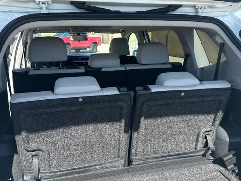 Used 2020 Volkswagen Tiguan SE w/ Panoramic Sunroof Package FWD image 6