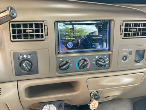 Used 2001 Ford F350 4x4 SuperCab Super Duty image 8