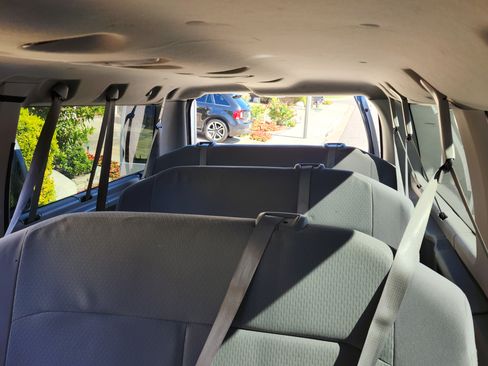 Used 2011 Ford E-350 and Econoline 350 XLT image 11