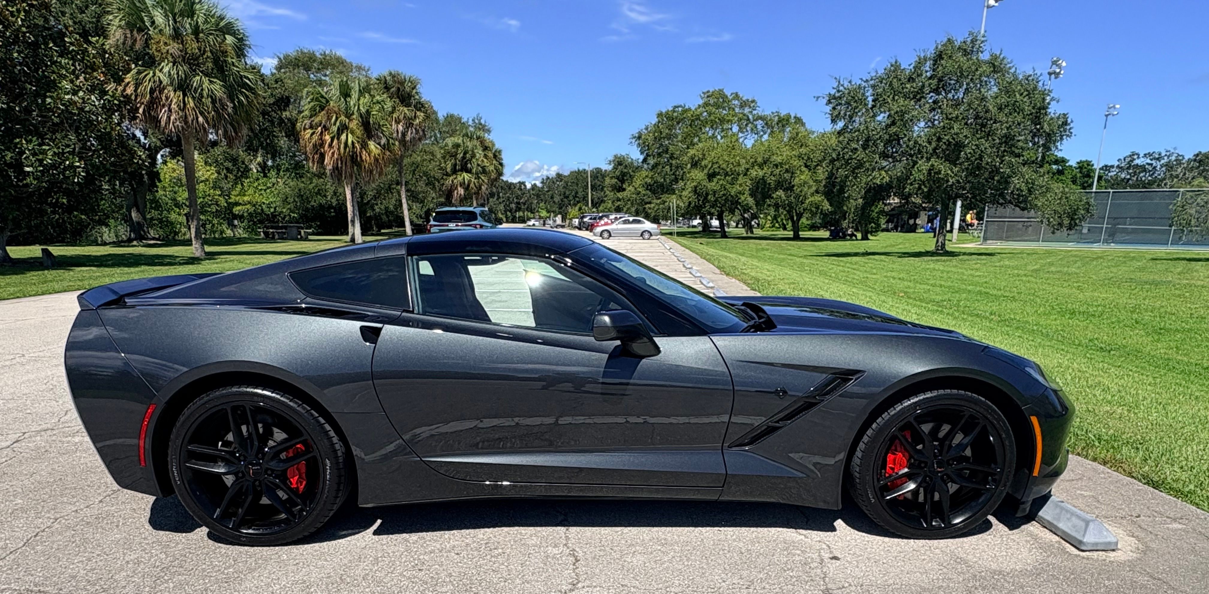 Used 2019 Chevrolet Corvette Stingray Coupe w/ Carbon Flash Badge Package RWD image 9