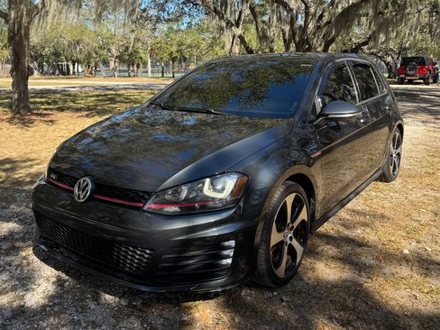 Used 2015 Volkswagen GTI SE image 1