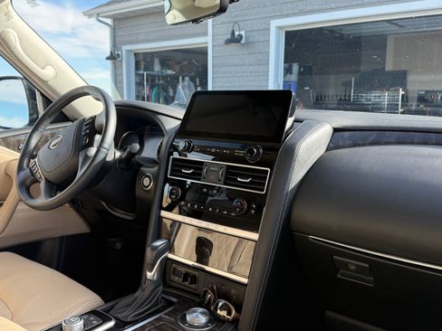 Used 2023 Nissan Armada Platinum w/ Captain's Chairs Package image 10