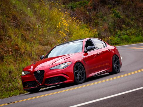 Used 2022 Alfa Romeo Giulia Quadrifoglio w/ Active Assist Plus Package image 5