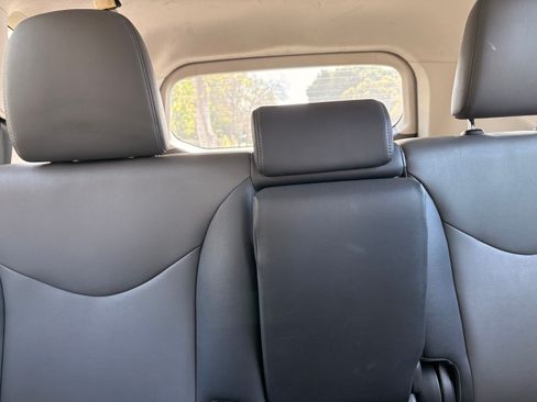 Used 2012 Toyota Prius V Five image 6