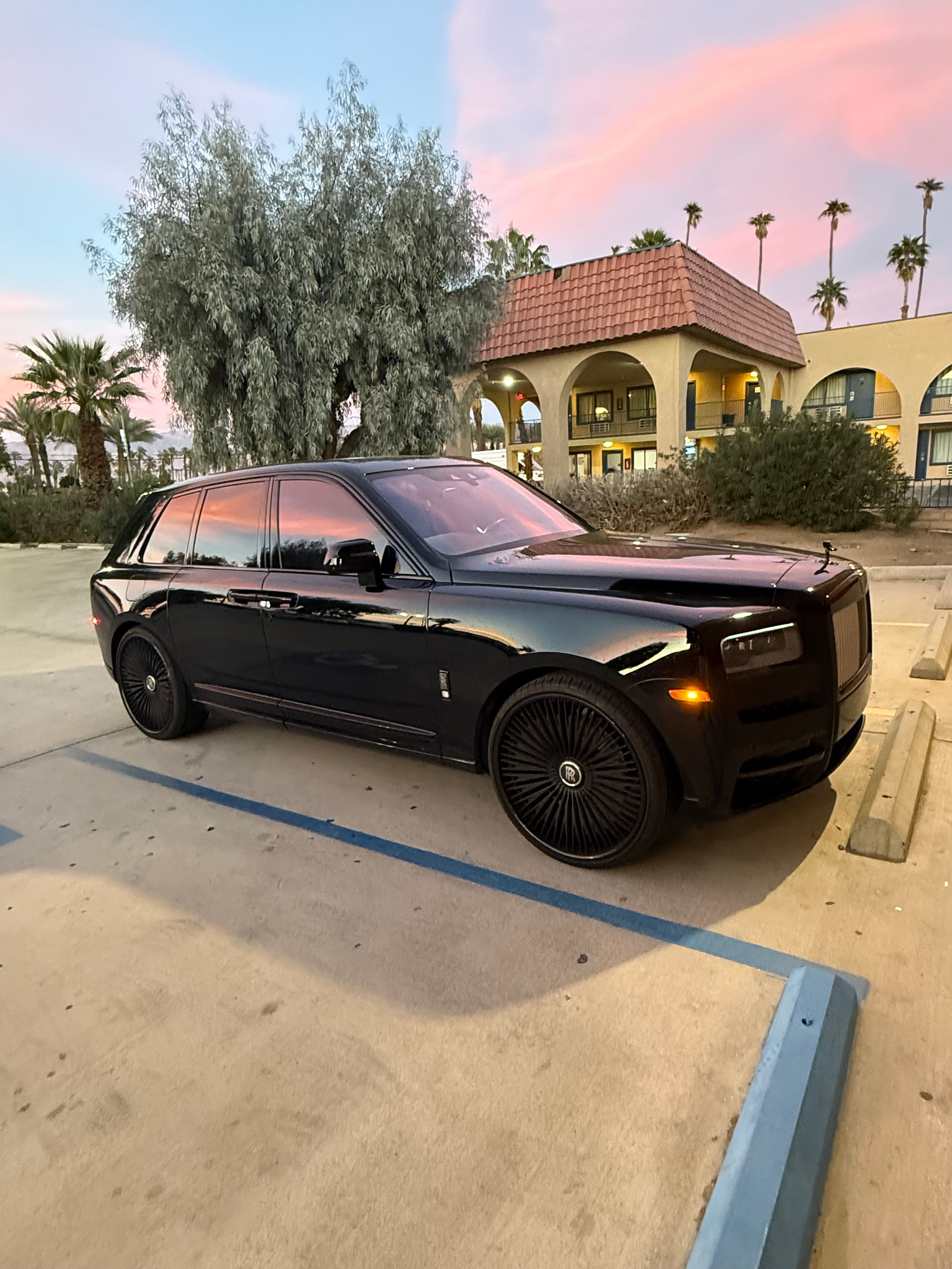 Used 2022 Rolls-Royce Cullinan Black Badge AWD/4WD image 2