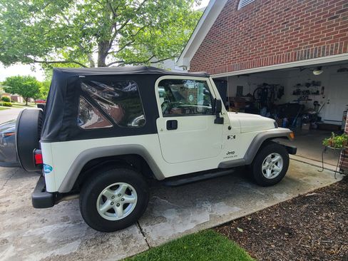 Used 2005 Jeep Wrangler X w/ Tire & Wheel Group (Ecco) AWD/4WD image 2
