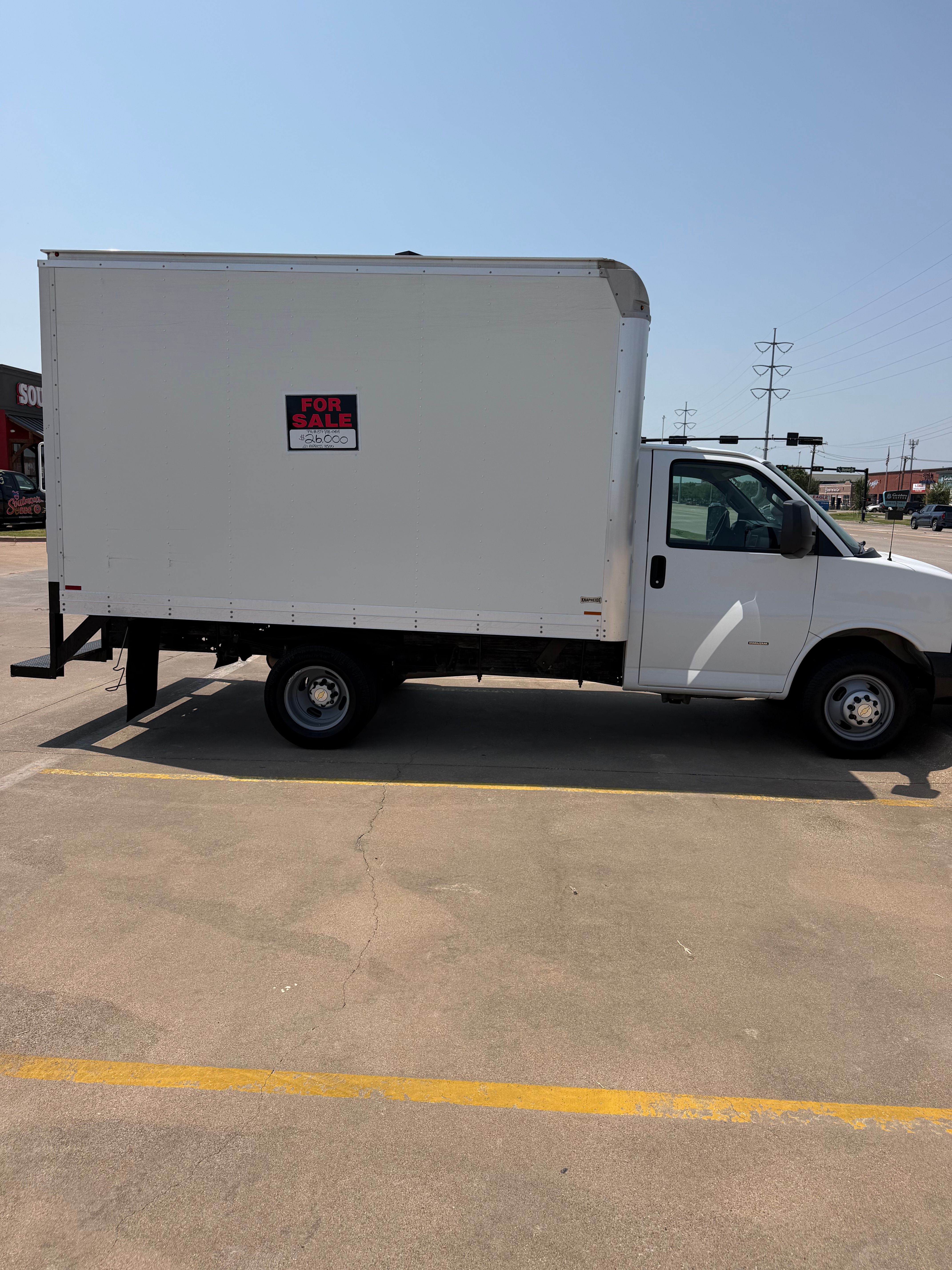 Used 2021 Chevrolet Express 3500 w/ Power Convenience Package RWD image 1