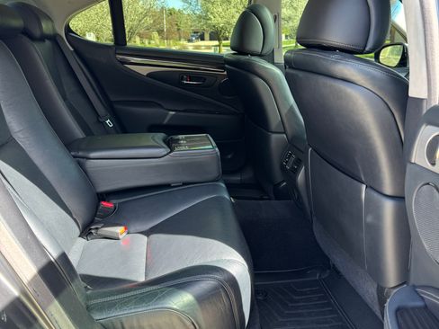 Used 2013 Lexus LS 460 AWD w/ Comfort Pkg image 16