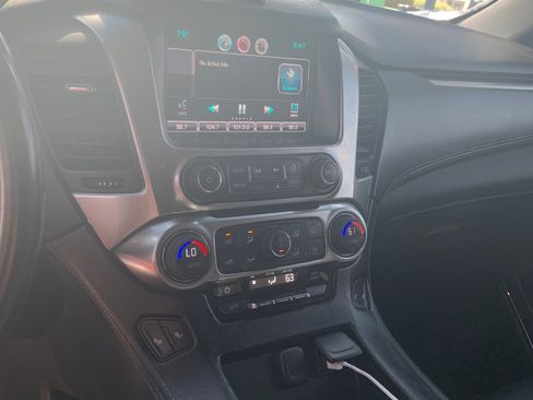 Used 2015 Chevrolet Suburban LT RWD image 12