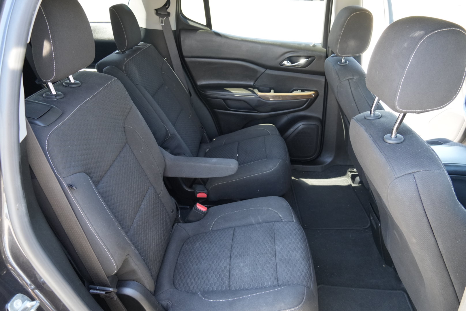 Used 2018 GMC Acadia SLE w/ Driver Alert Package I AWD/4WD image 16
