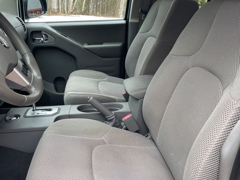 Used 2020 Nissan Frontier SV image 21