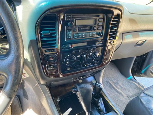 Used 1999 Toyota Land Cruiser w/ Leather Trim Pkg AWD/4WD image 9