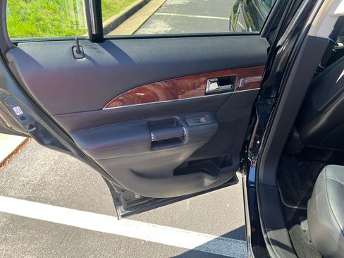 Used 2013 Lincoln MKX AWD image 17