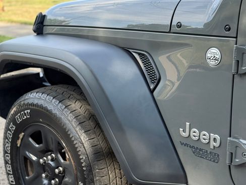 Used 2018 Jeep Wrangler Unlimited Sport AWD/4WD image 11