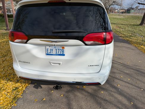 Used 2019 Chrysler Pacifica Limited image 5